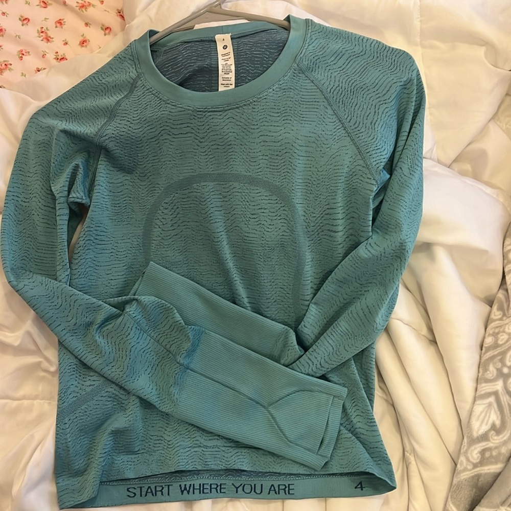 Lululemon swiftly top